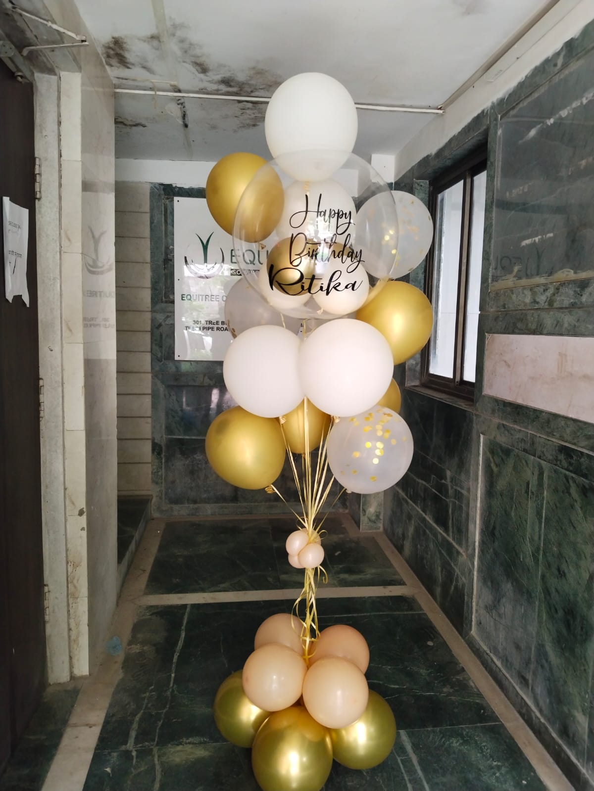 Golden & White Eternal Balloon Bouquet