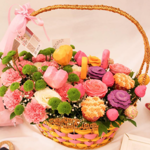 The Lover's Basket- Flower-cupcake-chocolate-basket