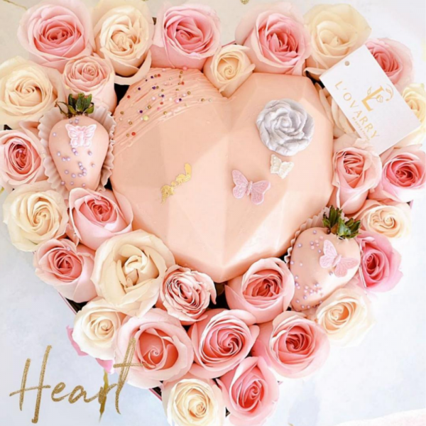 Rose-heart-pinata-cake