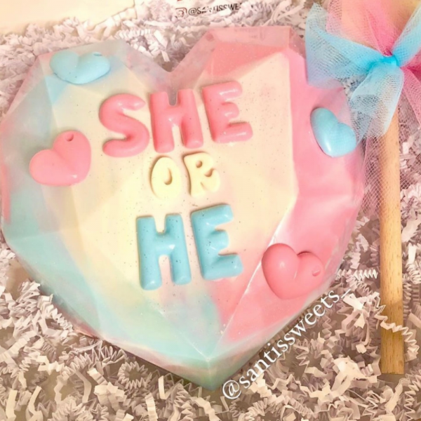 Heart-pinata-cake