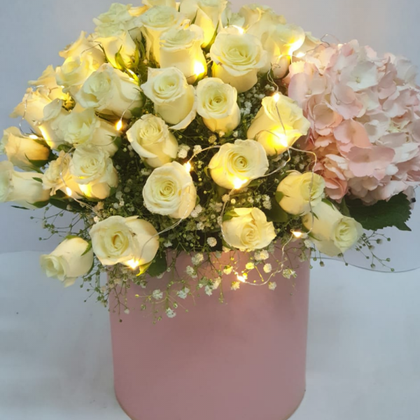 The White rose- Flower-bouquet-hamper