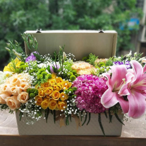 The glam trunk-Flower-box-hamper