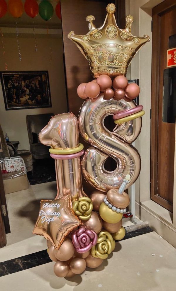 Crown-balloon bouquets