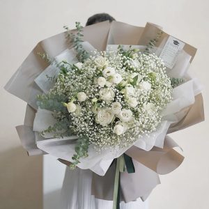 A white Affair - Hand bouquet- Fresh Flowers