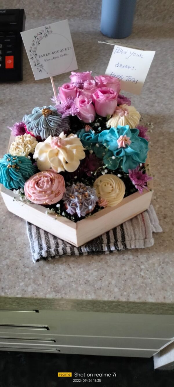 Hexagonal Love-Cupcakes